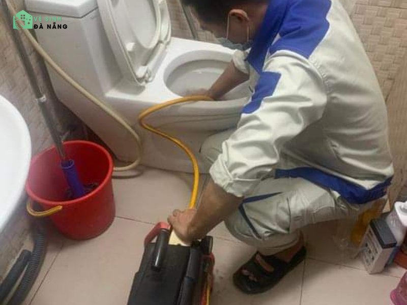 Dịch vụ thông tắc bồn cầu Đà Nẵng - Xử lý triệt để 100%